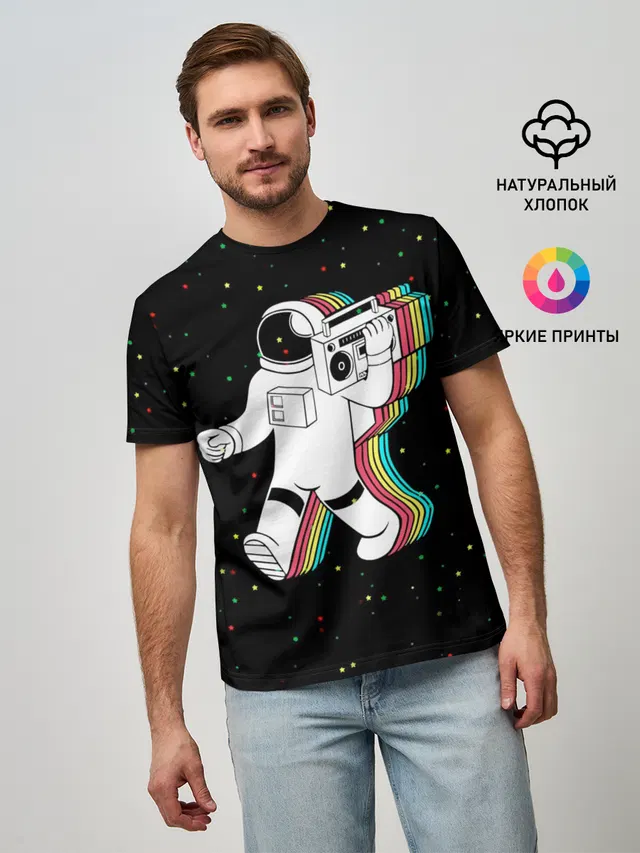 Космонавт с магнитофоном