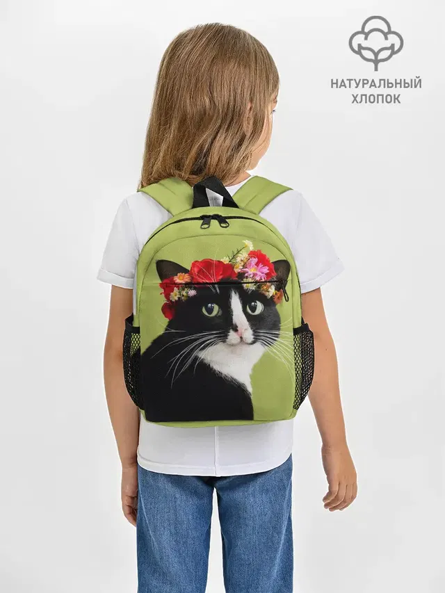 Кот и цветы
