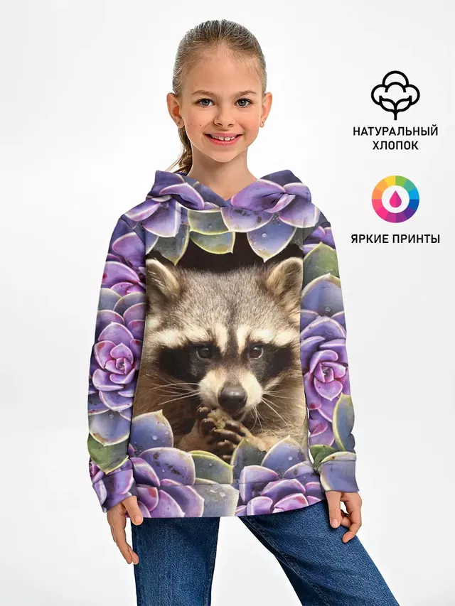 Енот среди цветов