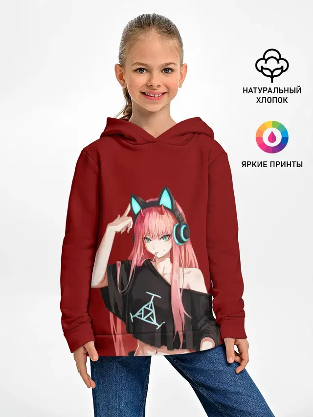 Zero Two в наушниках