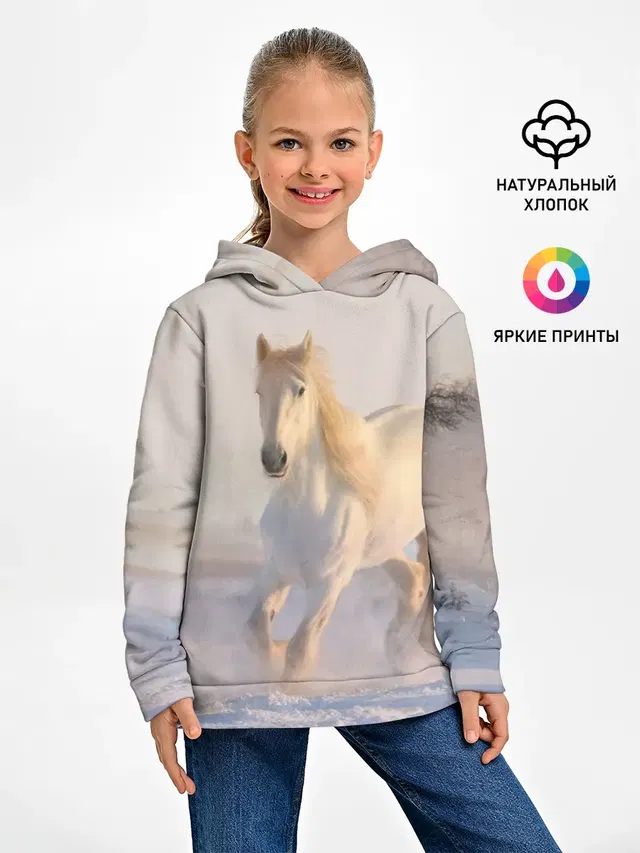 Белая лошадь на снегу