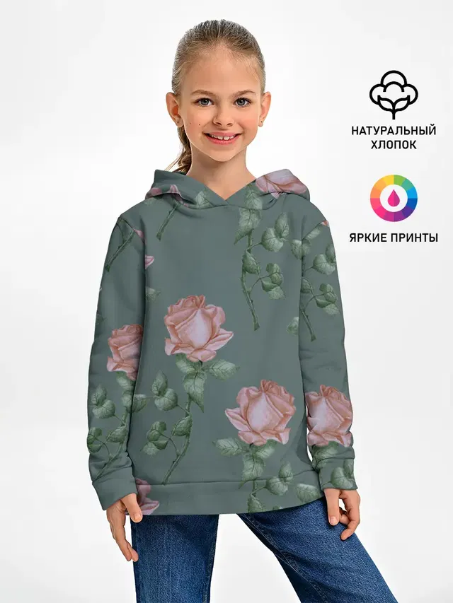 Красные розы на зеленом фоне