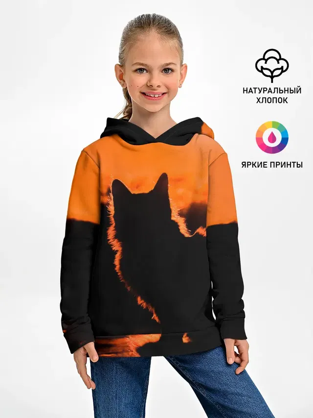 Котенок на фоне заката