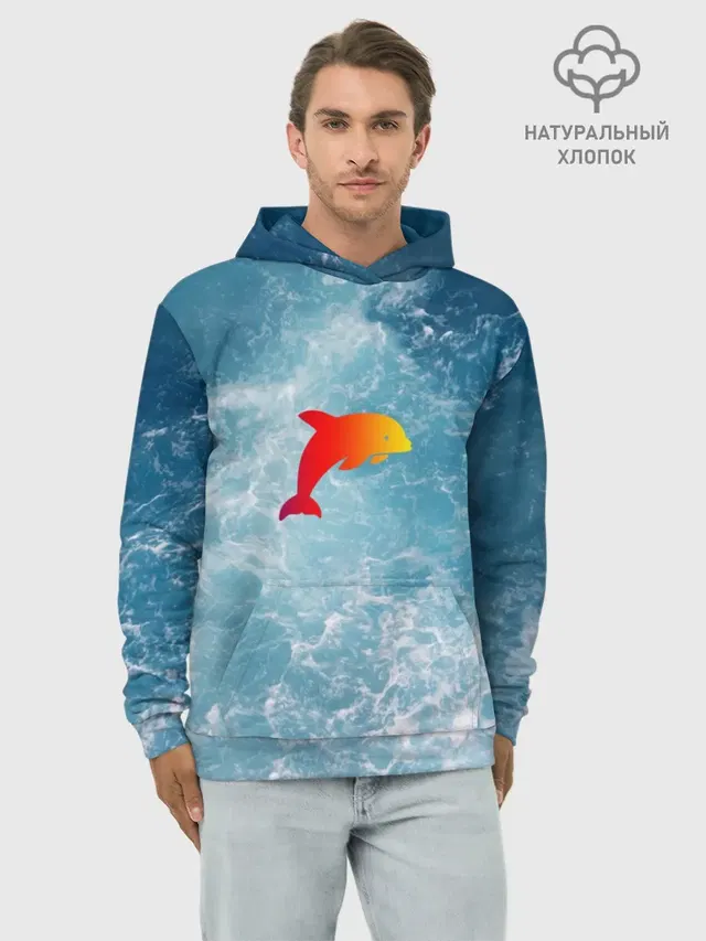 Дельфин в море