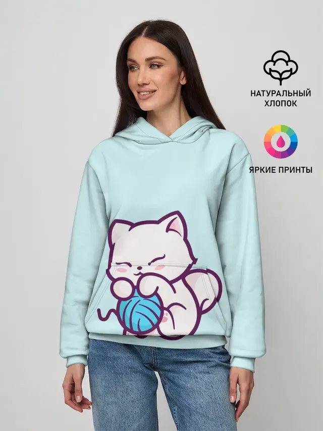Белый котенок с клубком милый