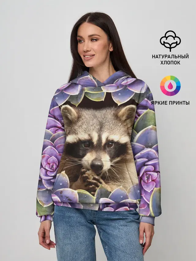 Енот среди цветов