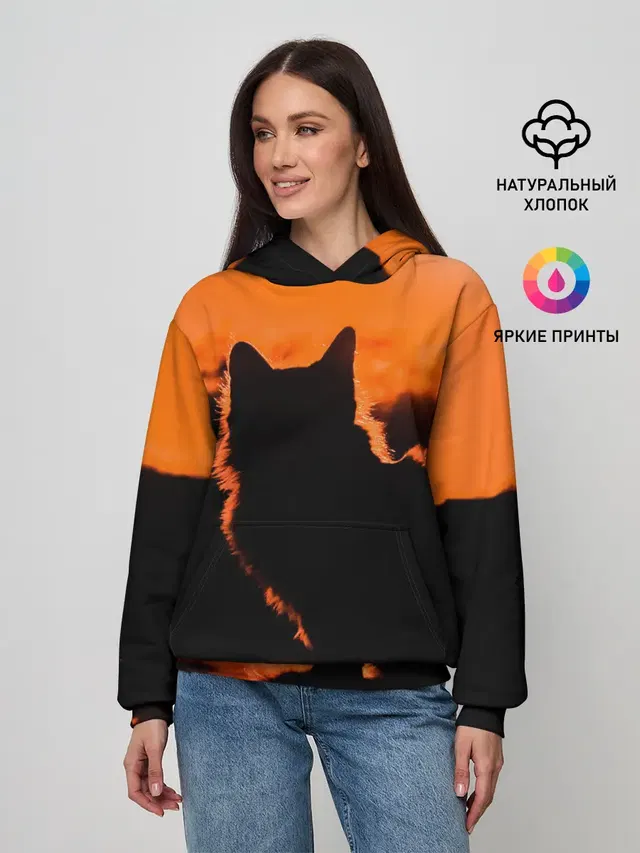 Котенок на фоне заката