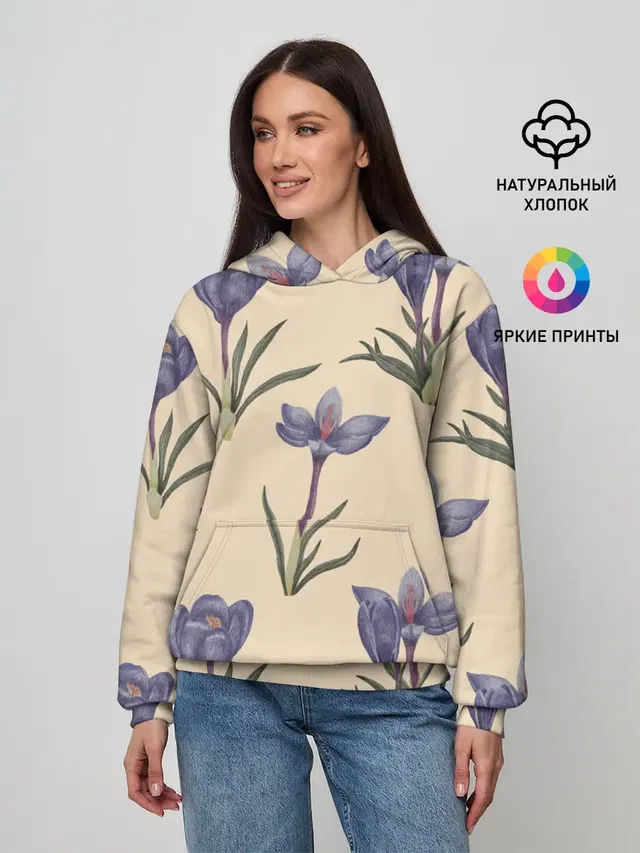 Цветы шафрана на бежевом фоне