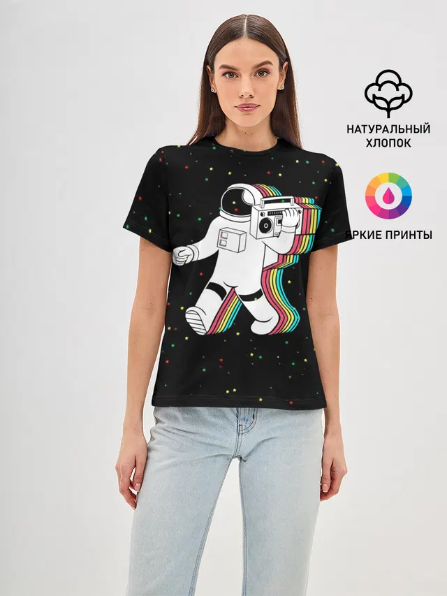 Космонавт с магнитофоном