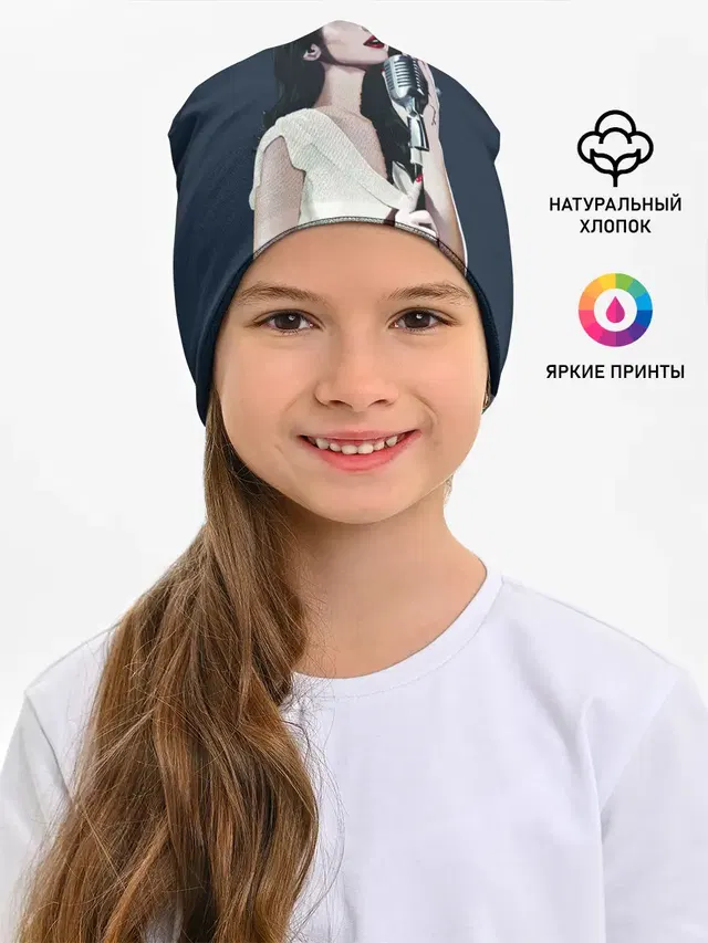 Лана с микрофоном