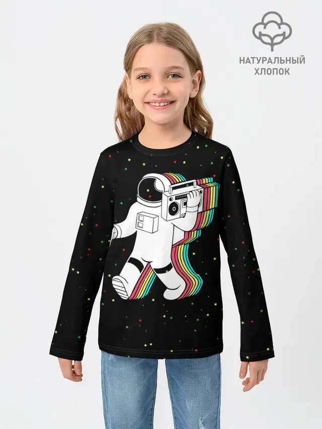 Космонавт с магнитофоном