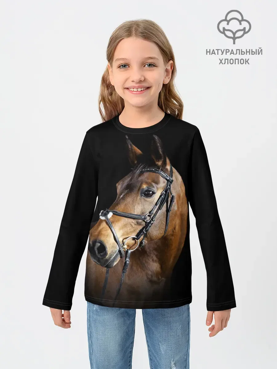 Детский лонгслив с принтом «Bay horse — Гнедая лошадь», вид спереди