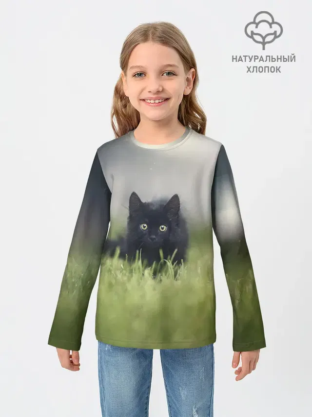 черный кот на лугу