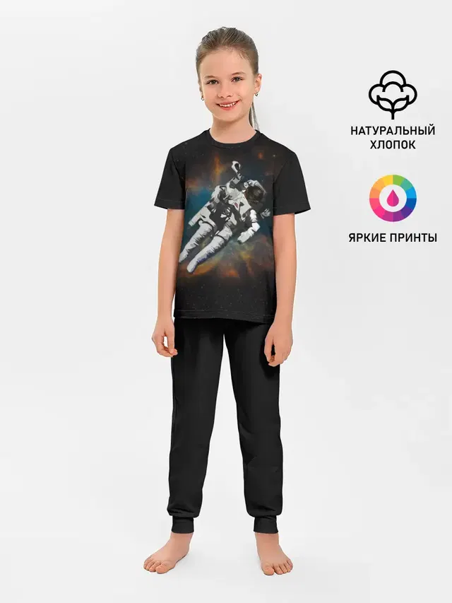 Космонавт в космосе