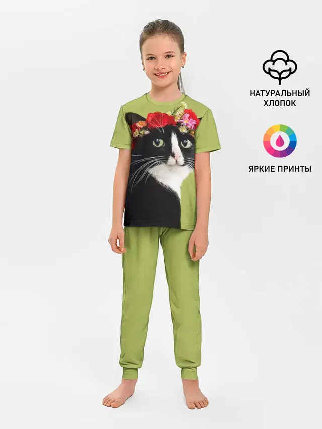 Кот и цветы