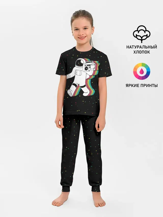 Космонавт с магнитофоном