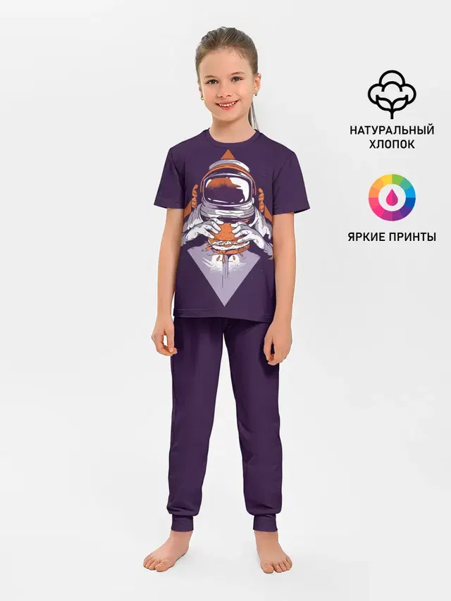 Космонавт ест бургер