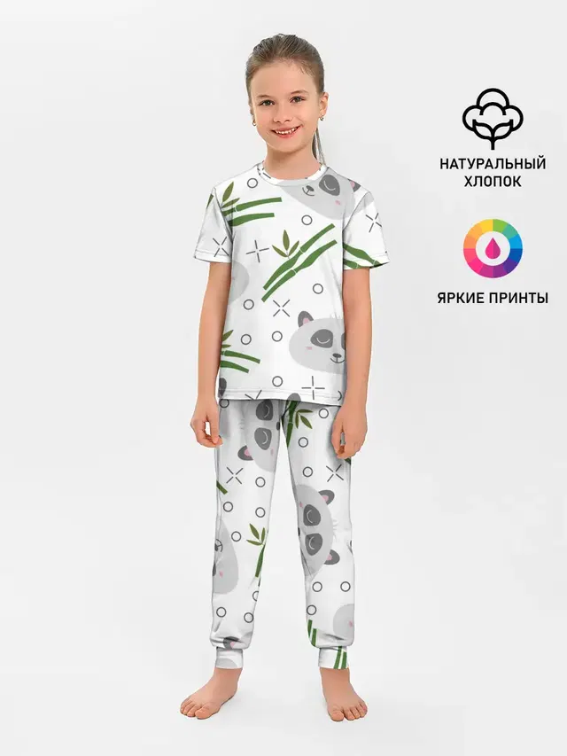 Панда с бамбуком