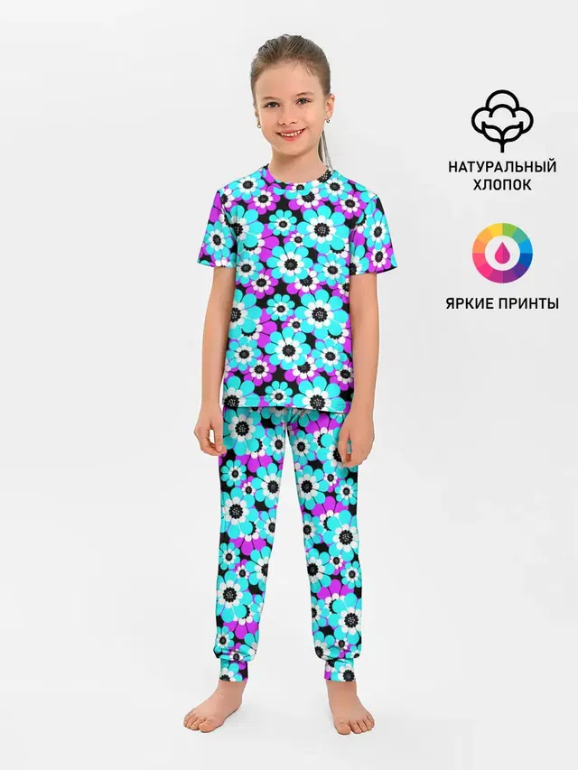 Яркие бирюзовые цветы