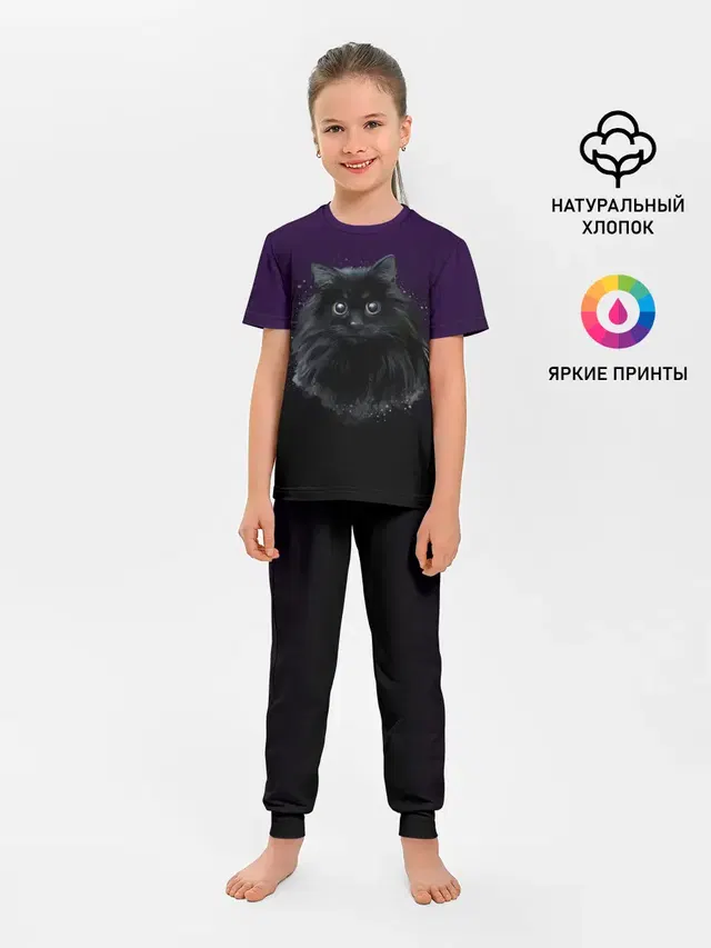 черный кот на фиолетовом фоне