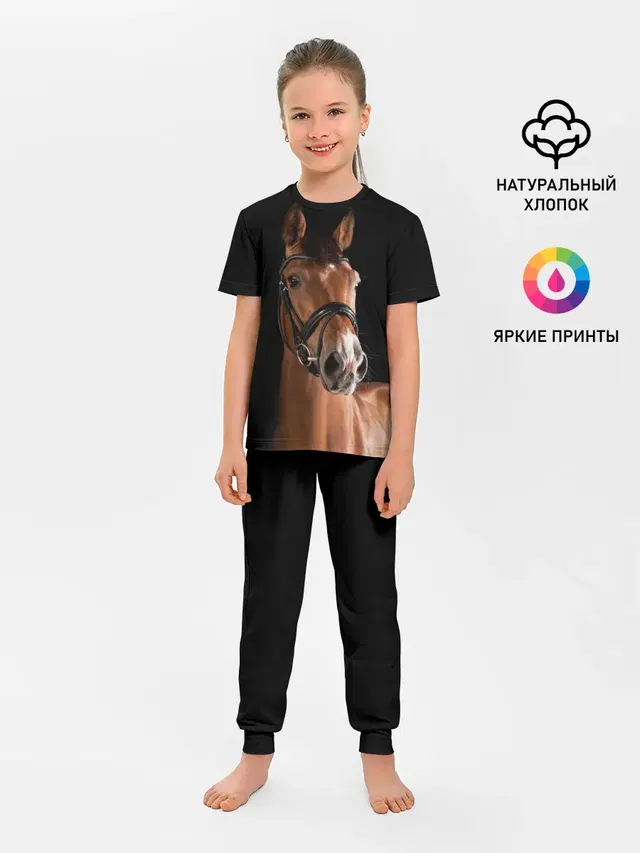 Гнедая лошадь
