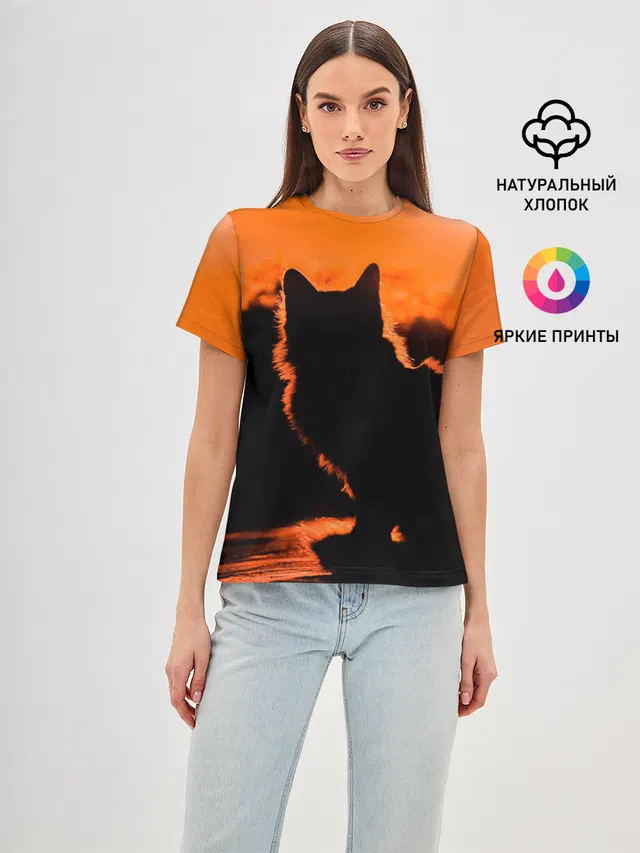 Котенок на фоне заката