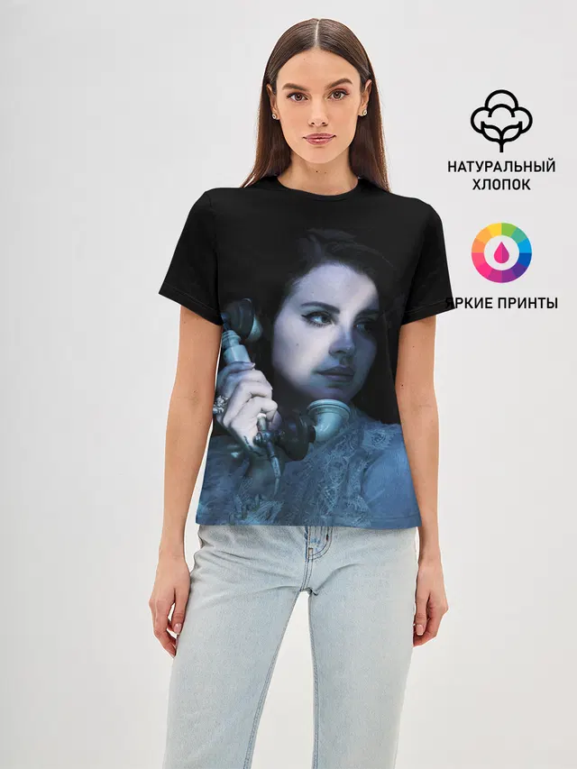 Женская базовая футболка с принтом «Lana Del Rey — Лана с телефоном»