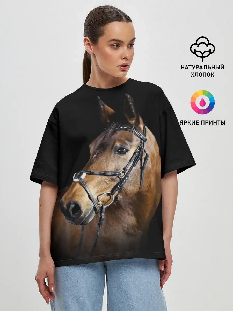 Женская футболка оверсайз с принтом «Bay horse — Гнедая лошадь», вид спереди