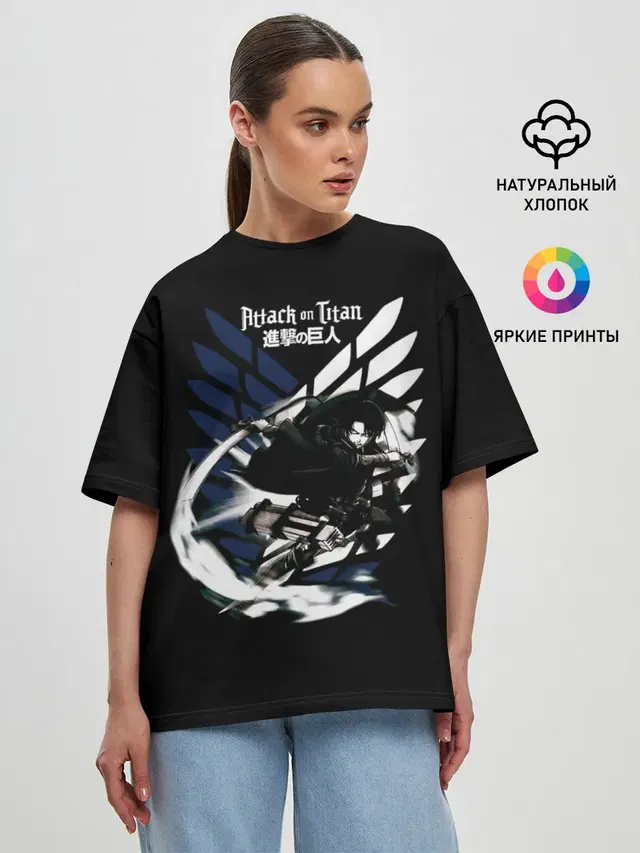Леви Акерман на фоне герба