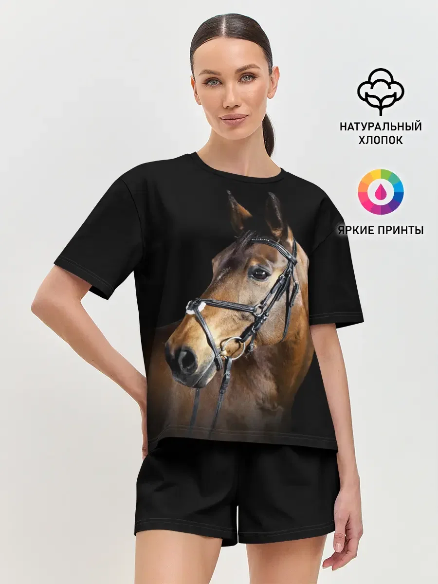 Женская пижама с шортами с принтом «Bay horse — Гнедая лошадь», вид спереди