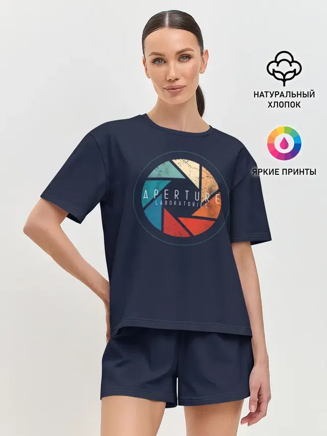 Женская пижама с шортами с принтом «Aperture»